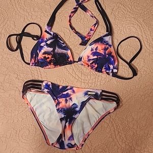 🌴Cute palm trees print bikini set from Venus, worn once on vacation